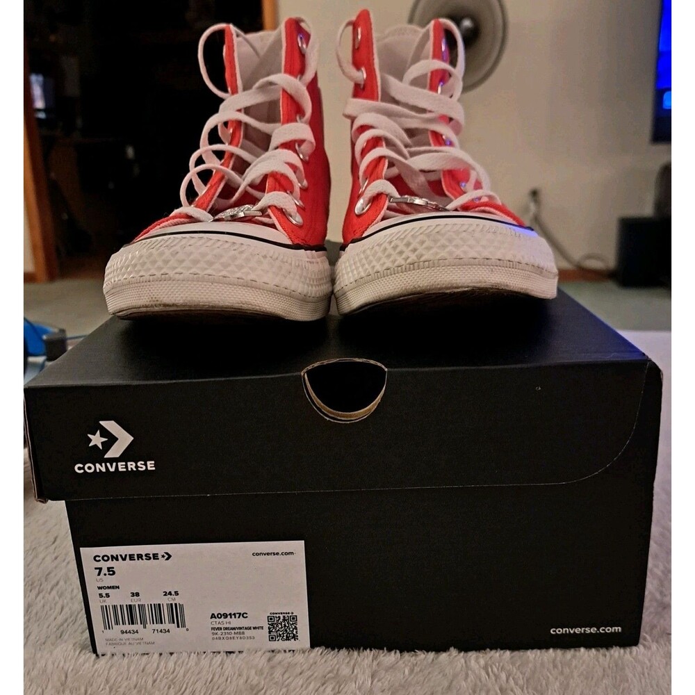 CONVERSE YTK HI Hearts  Valentine's Day Shoes A09117C Womens Size 7.5 EUC W/ Box - Picture 10 of 10